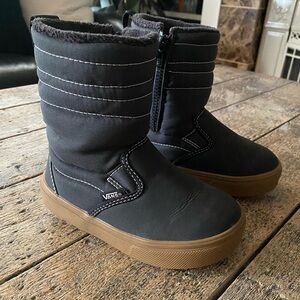 Vans snow boot. Little boy size 12. Worn twice. Like new!
